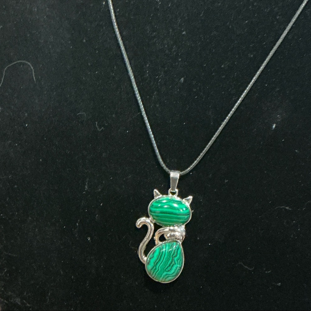 Elegant Green Malachite Cat Pendant Necklace in Silver Setting
